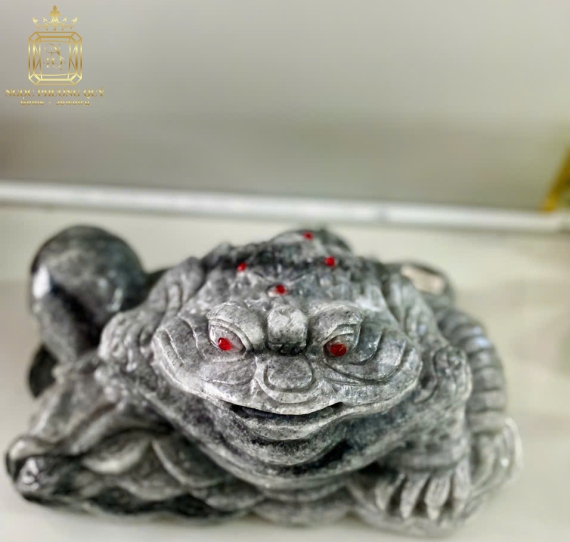 Thiềm Thừ Ôm Túi Tiền 19kg – Linh Vật Chiêu Tài Giữ Lộc – Hợp Kinh Doanh & Gia Đình 