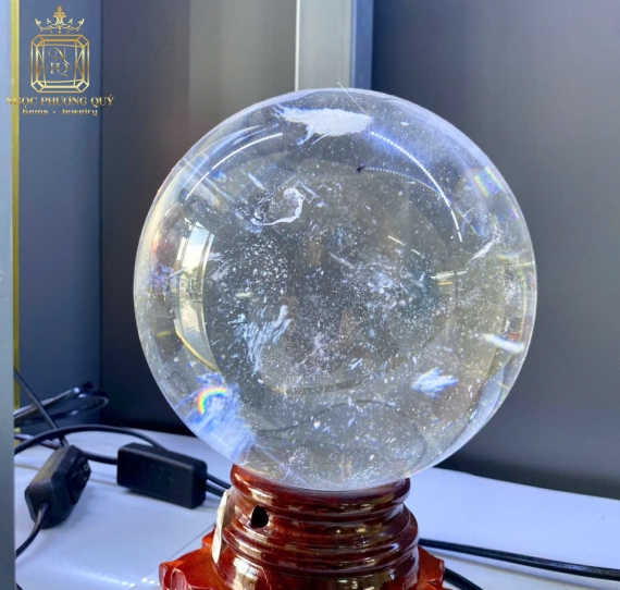 Bi cầu đá thuỷ tinh núi lửa