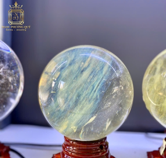 Bi cầu đá thuỷ tinh núi lửa