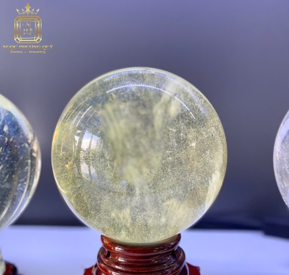 Bi cầu đá thuỷ tinh núi lửa