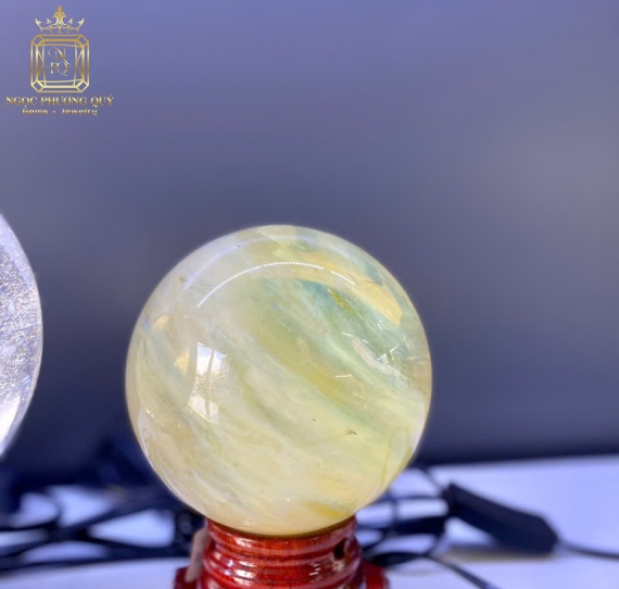 Bi cầu đá thuỷ tinh núi lửa