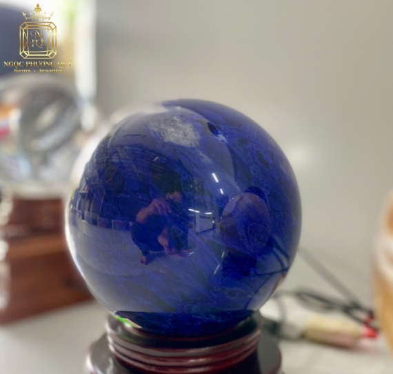 Bi cầu đá thuỷ tinh núi lửa