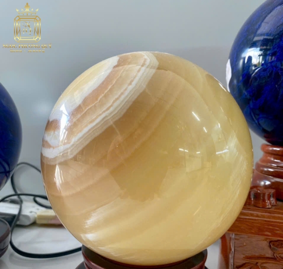 Bi cầu đá thuỷ tinh núi lửa