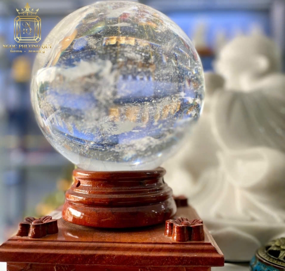 Bi cầu đá thuỷ tinh núi lửa